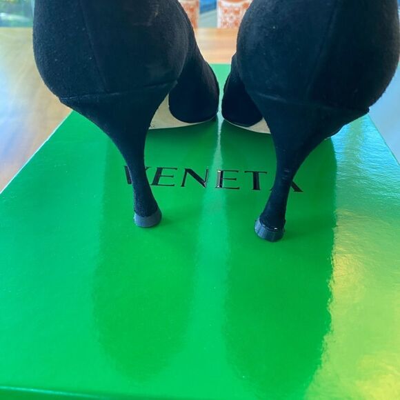 Manolo Blahnik Black Suede Heel - Size 10.5 - Picture 5 of 10